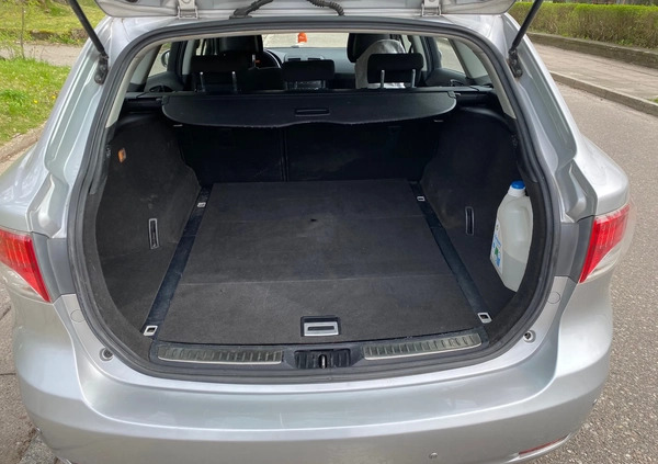 Toyota Avensis cena 27500 przebieg: 210000, rok produkcji 2011 z Koszalin małe 106